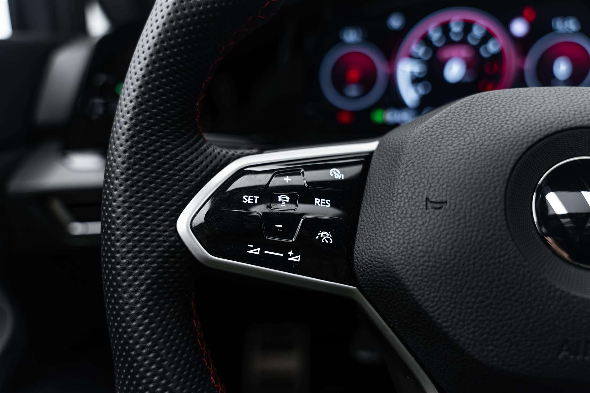 VW Golf 2.0 TSI GTI Clubsport DSG 301PS-image-16
