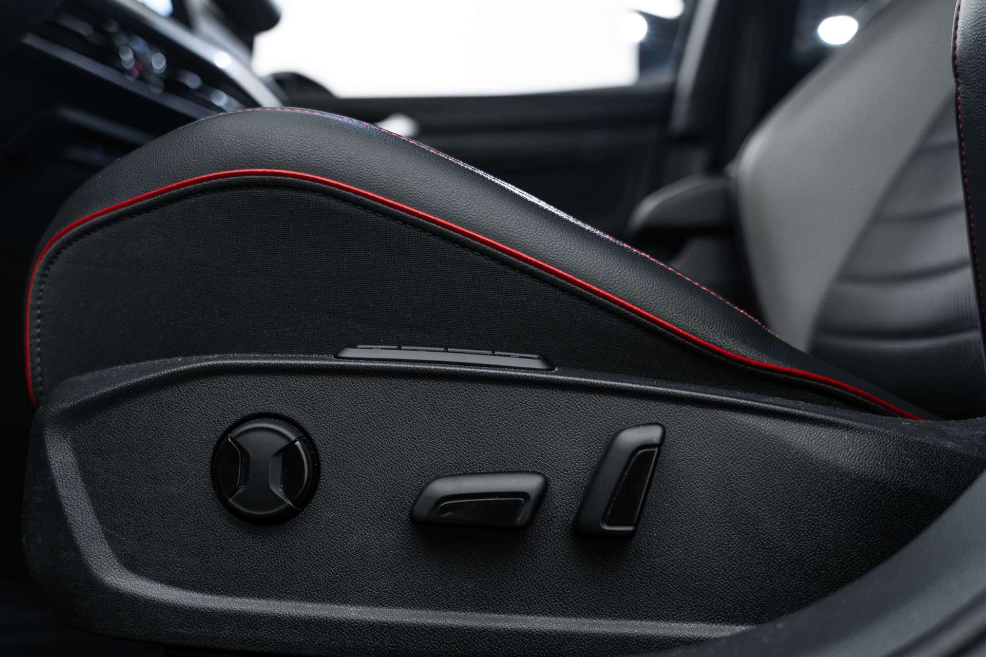 VW Golf 2.0 TSI GTI Clubsport DSG 301PS-image-6