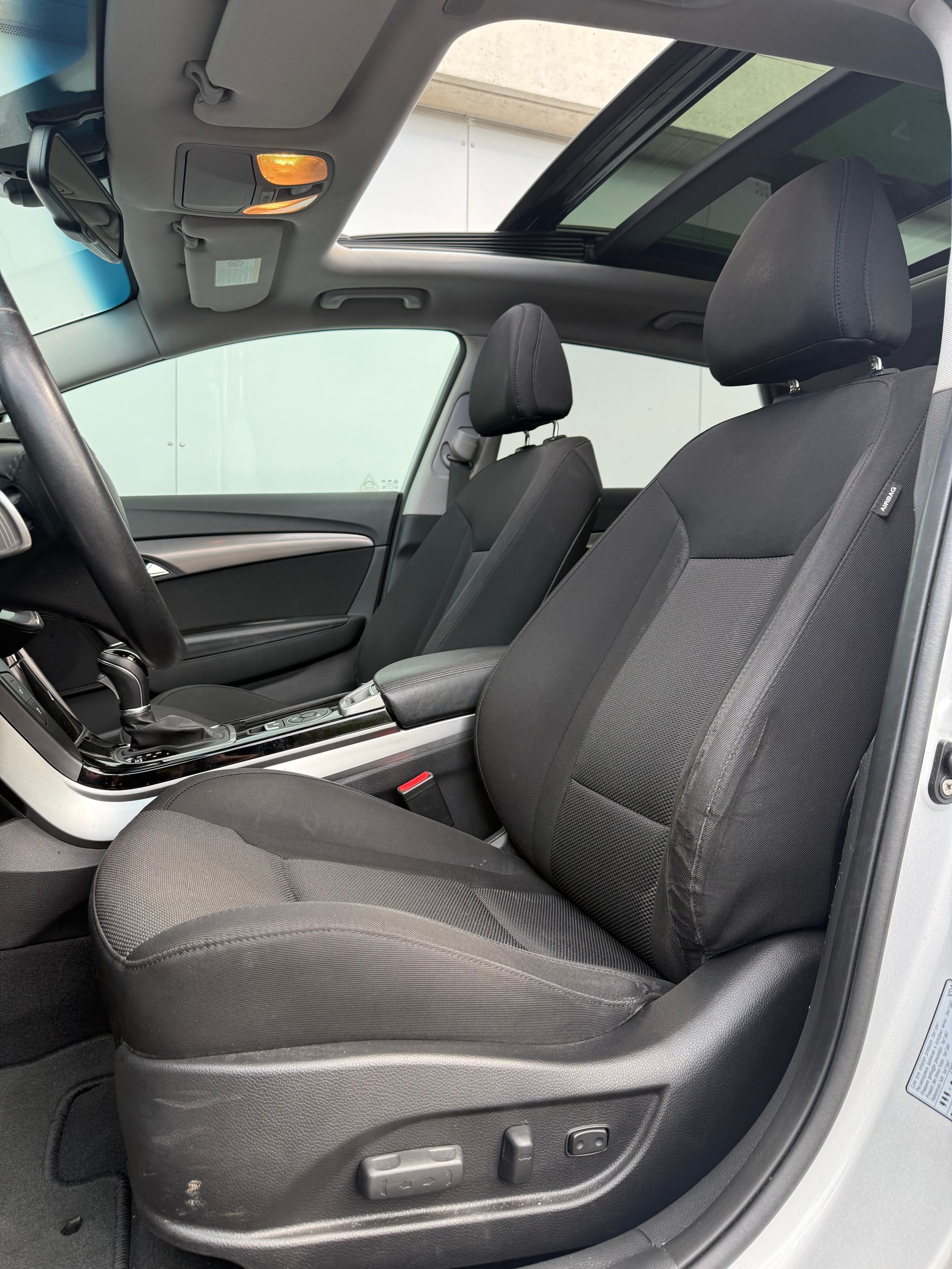 HYUNDAI i40 Wagon 2.0 GDi Premium Automatic-image-9
