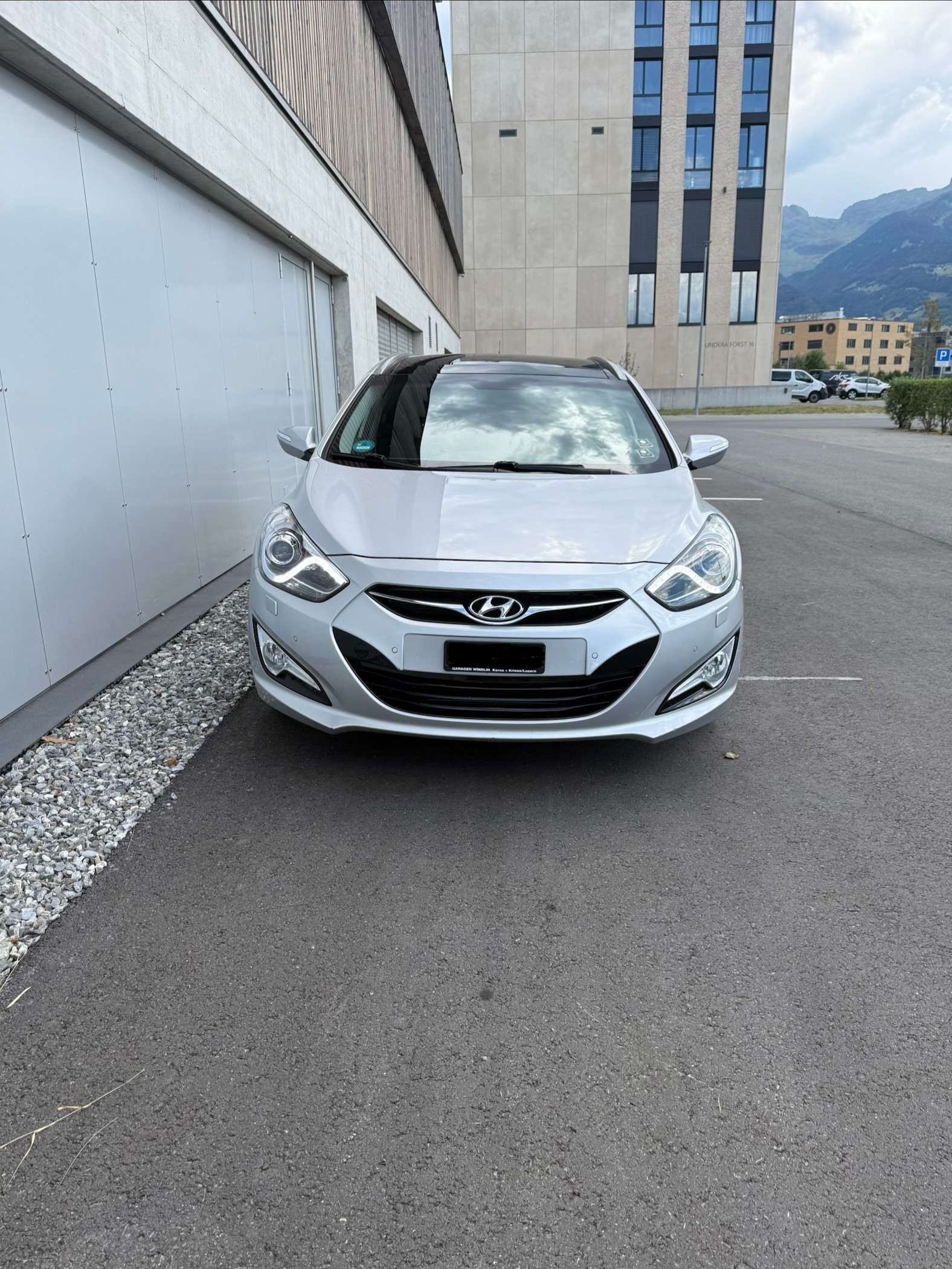 HYUNDAI i40 Wagon 2.0 GDi Premium Automatic-image-0