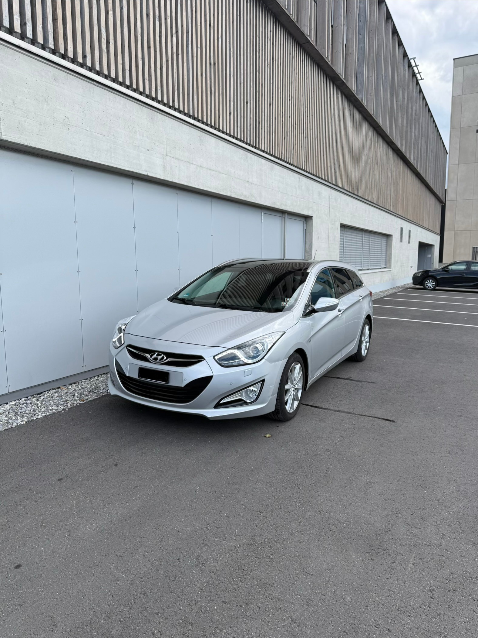 HYUNDAI i40 Wagon 2.0 GDi Premium Automatic-image-1