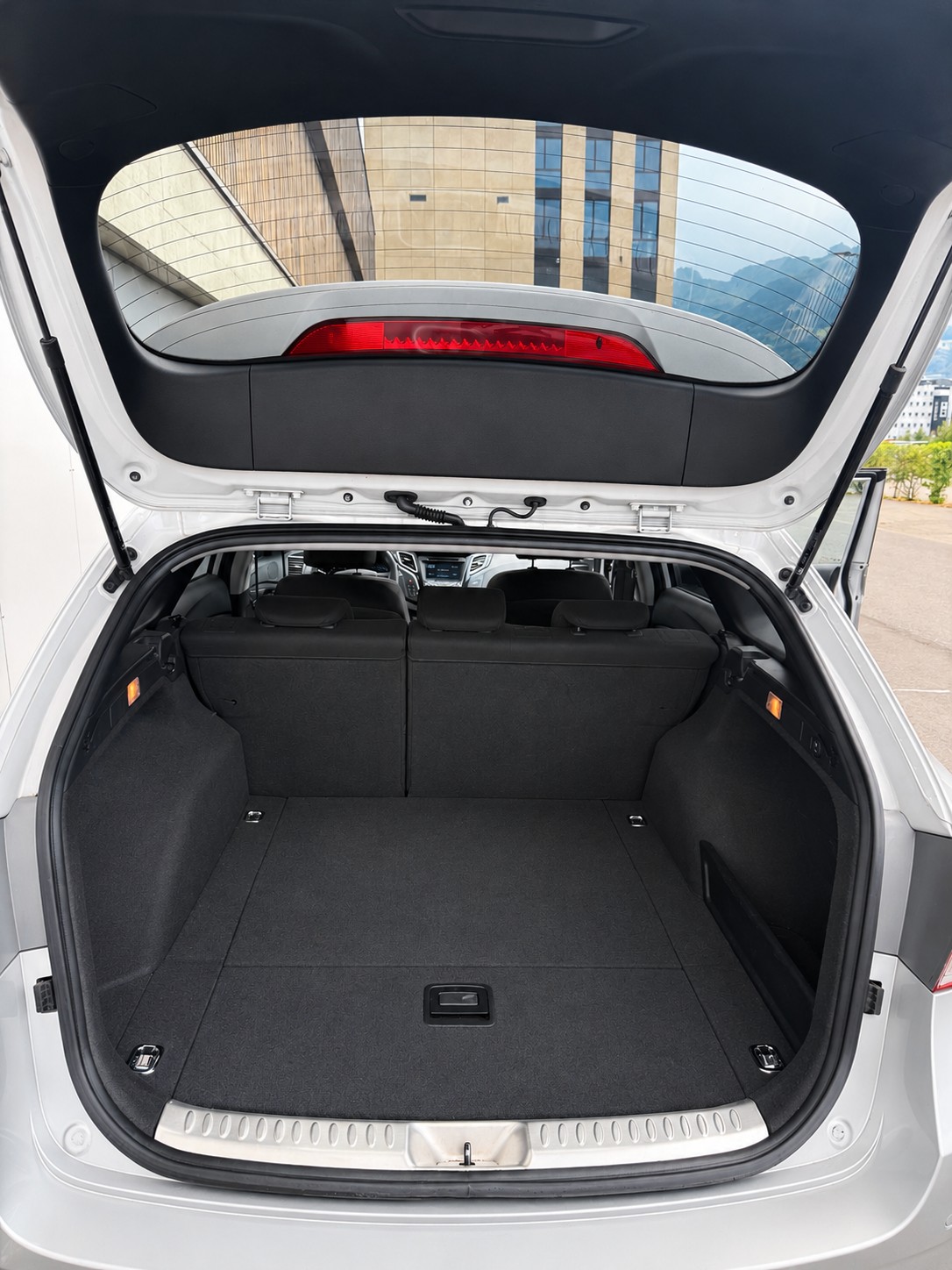 HYUNDAI i40 Wagon 2.0 GDi Premium Automatic-image-13