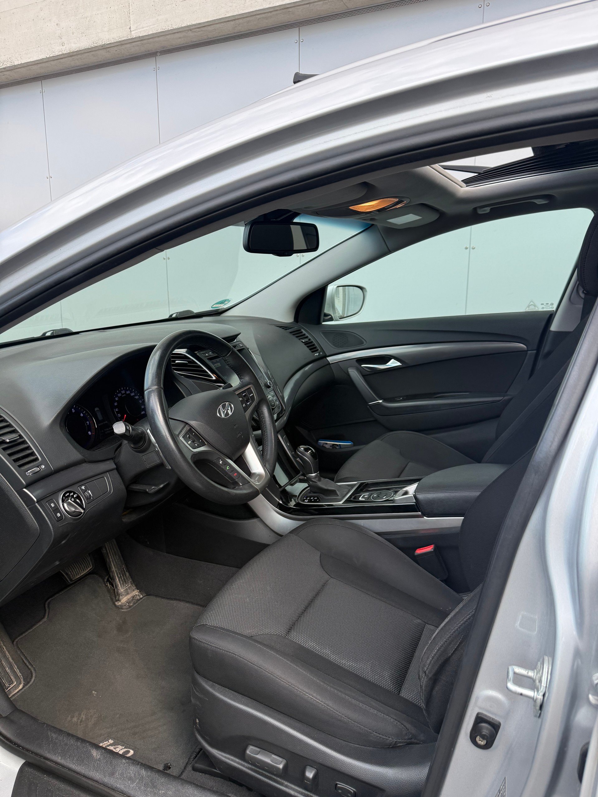 HYUNDAI i40 Wagon 2.0 GDi Premium Automatic-image-8