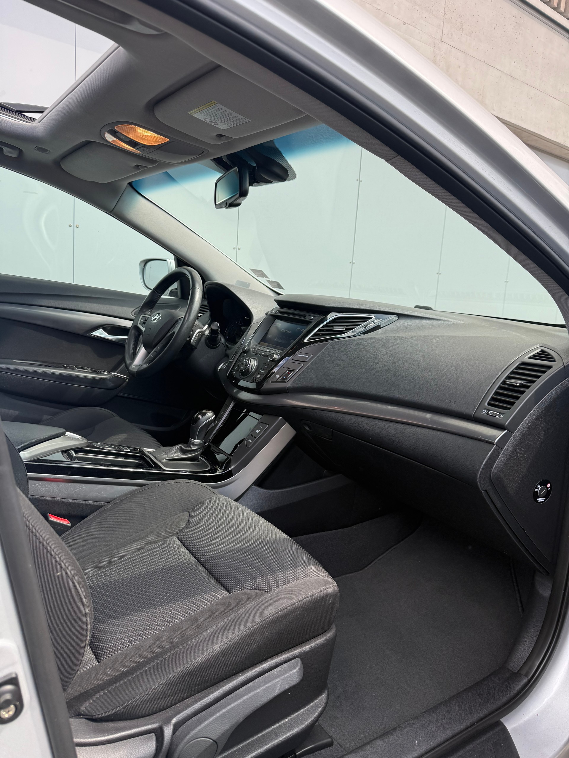 HYUNDAI i40 Wagon 2.0 GDi Premium Automatic-image-12