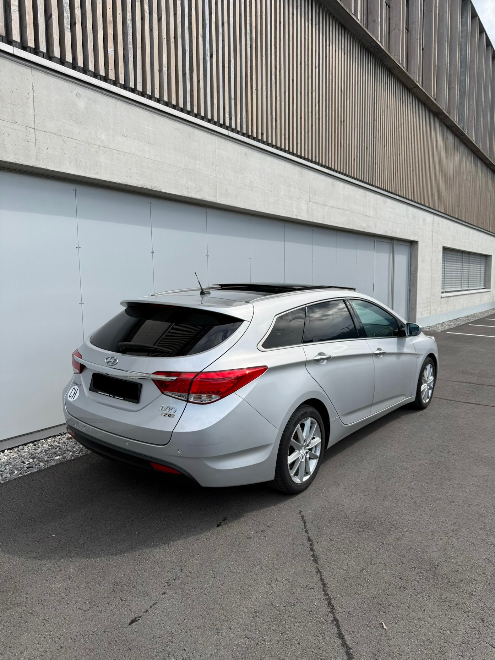 HYUNDAI i40 Wagon 2.0 GDi Premium Automatic-image-5