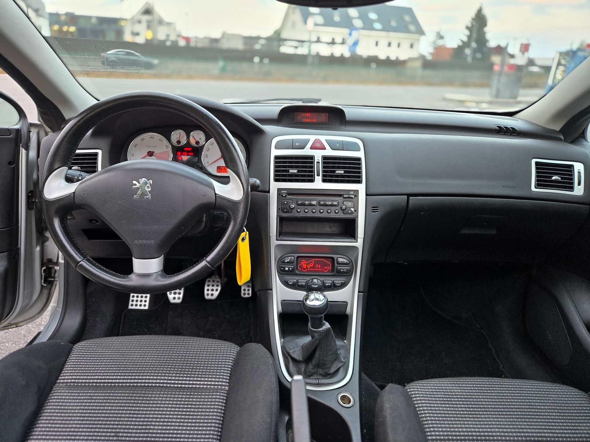 PEUGEOT 307 CC 2.0 16V-image-7