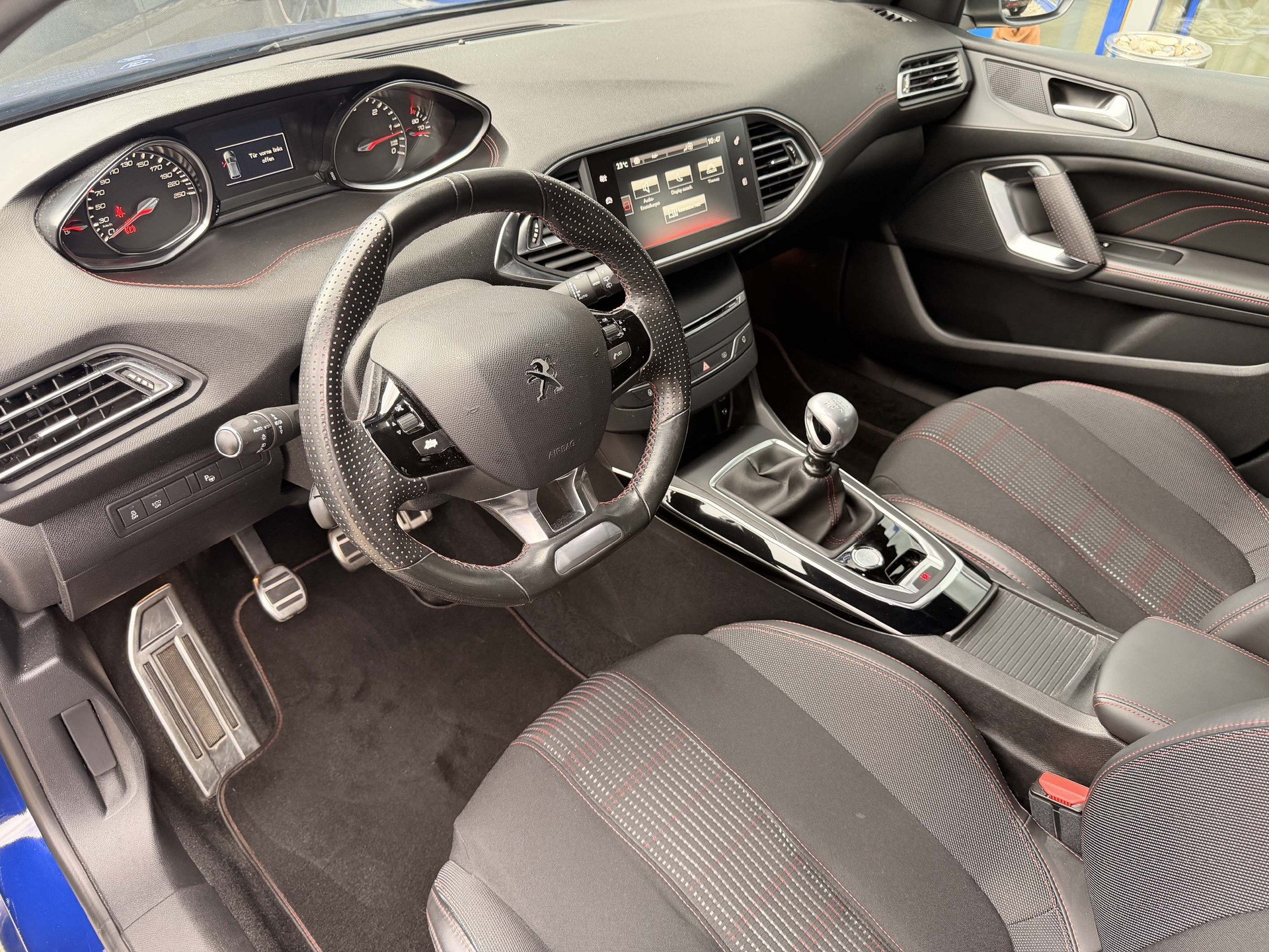 PEUGEOT 308 2.0 BlueHDi GT Line-image-11