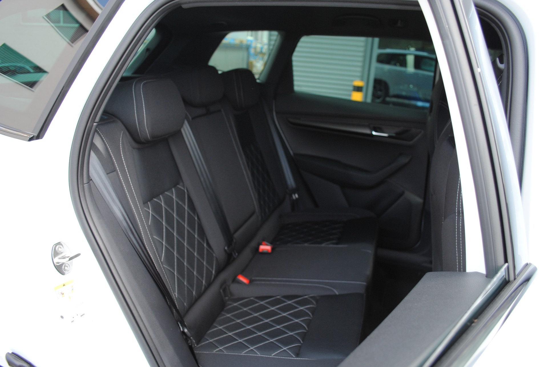 SKODA Karoq 1.5 TSI SportLine DSG-image-15