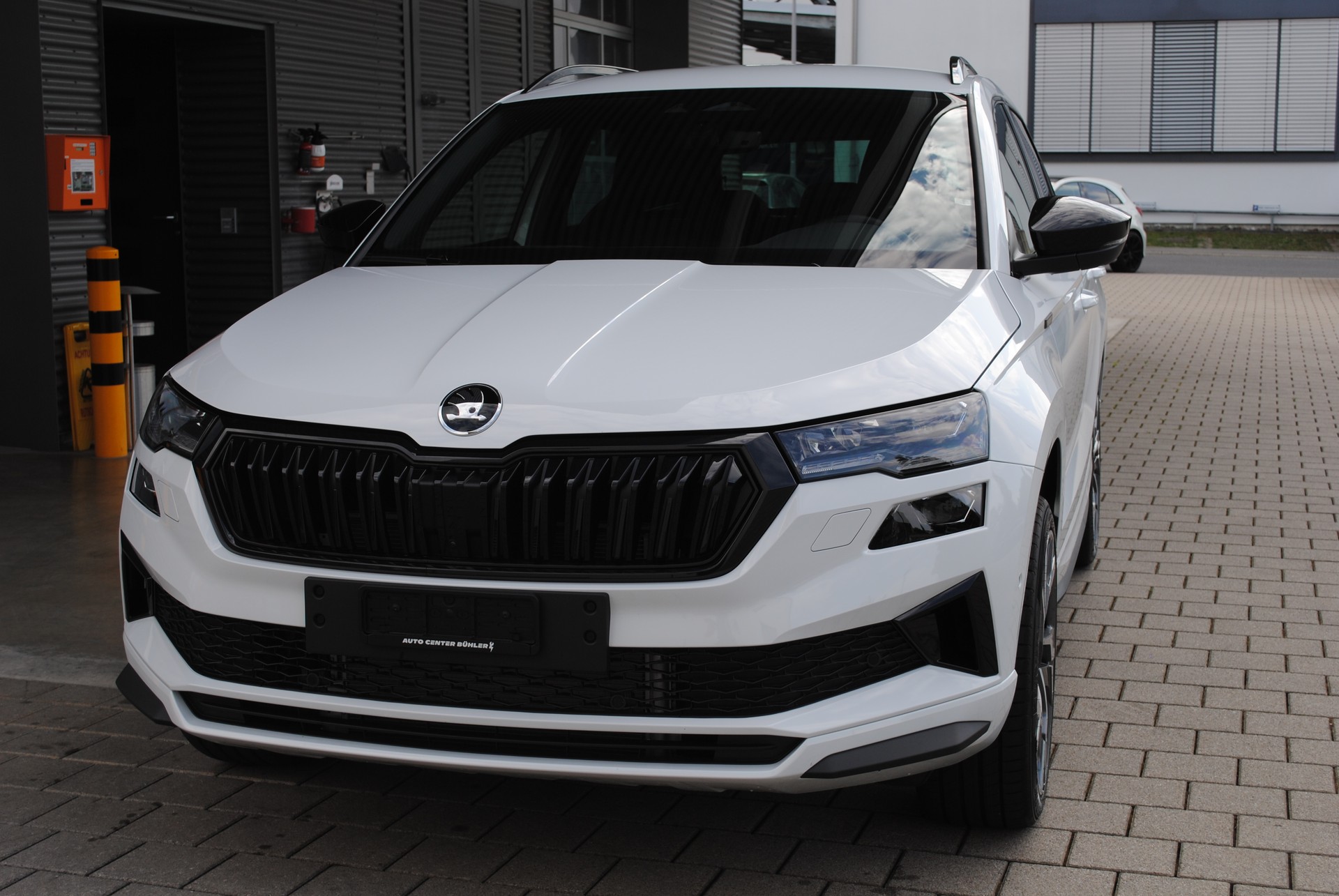 SKODA Karoq 1.5 TSI SportLine DSG-image-1