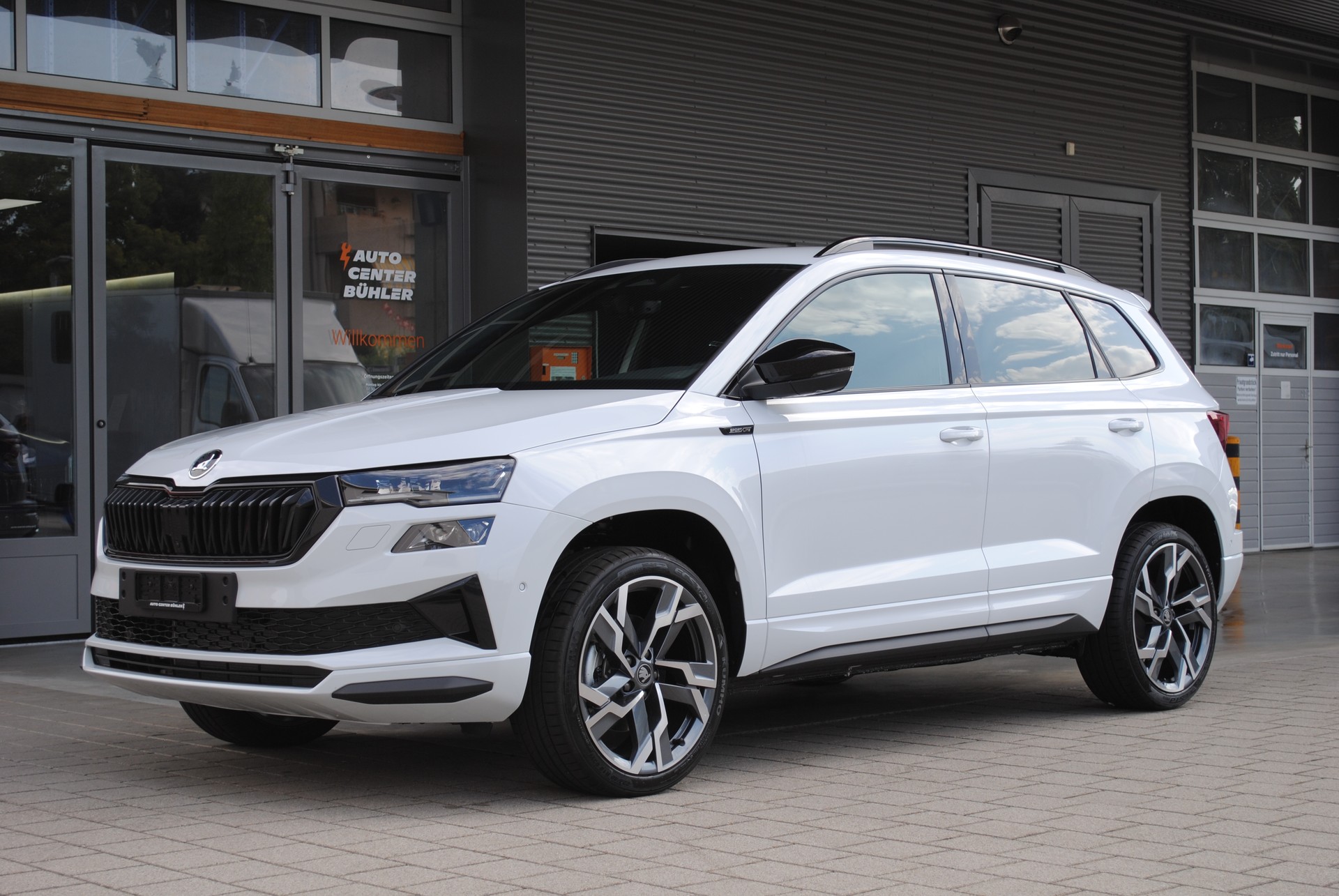 SKODA Karoq 1.5 TSI SportLine DSG-image-0