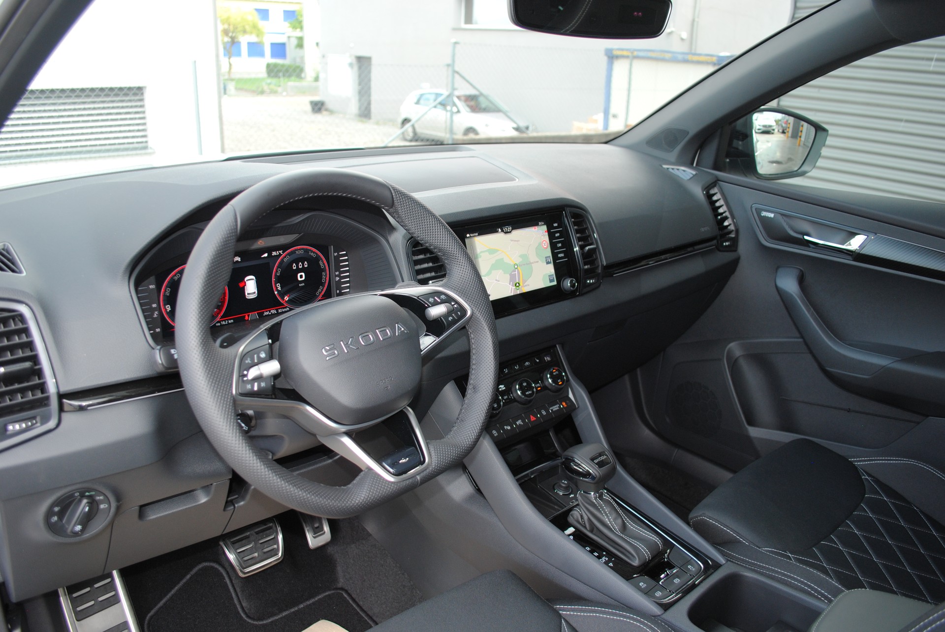 SKODA Karoq 1.5 TSI SportLine DSG-image-10
