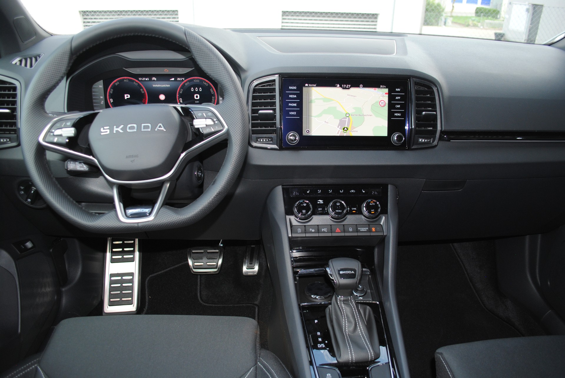 SKODA Karoq 1.5 TSI SportLine DSG-image-11