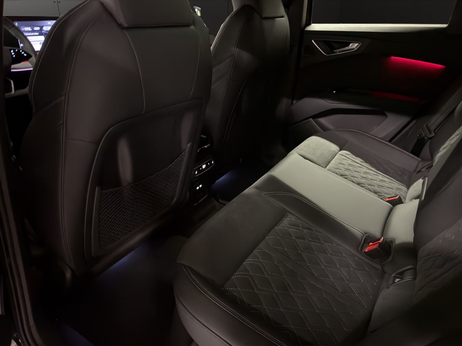 AUDI Q4 e-tron SUV quattro performance-image-17