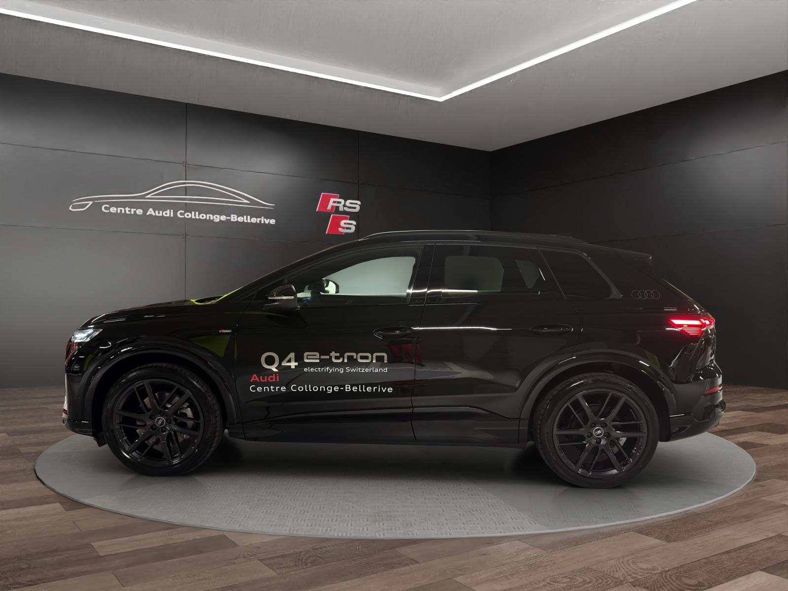 AUDI Q4 e-tron SUV quattro performance-image-2