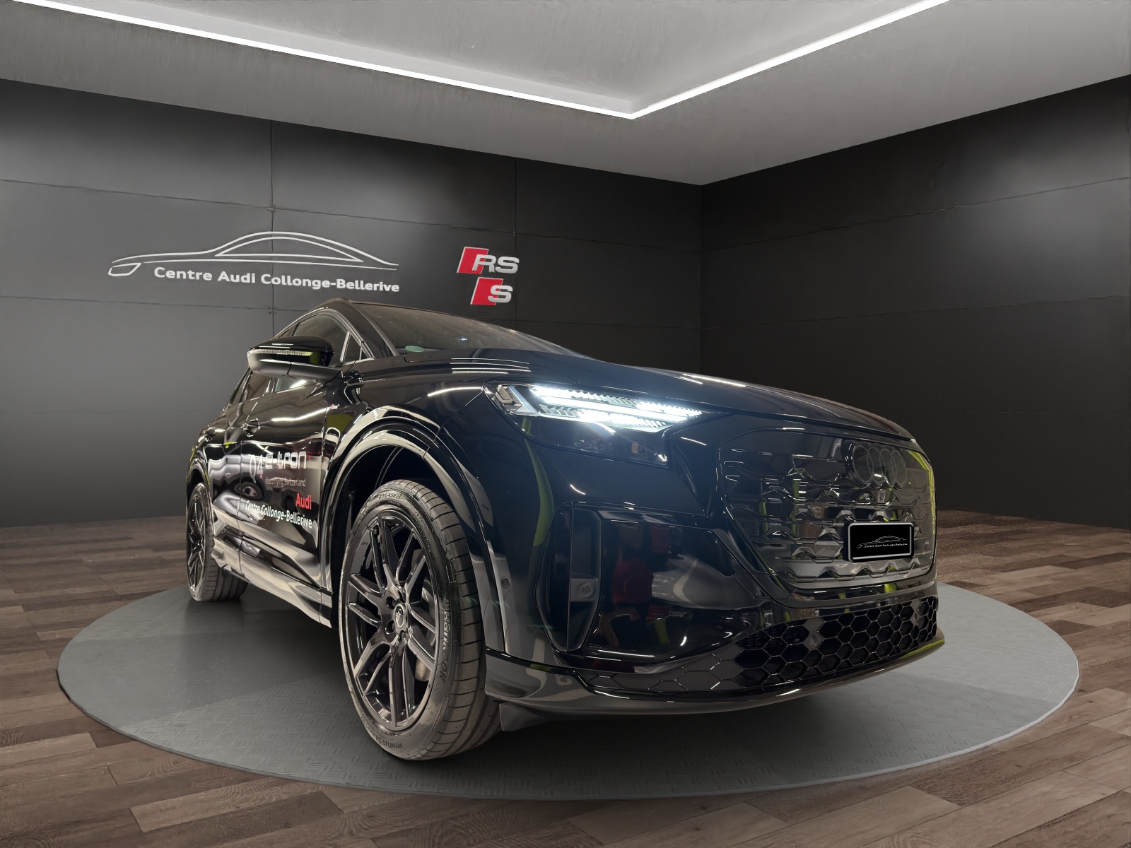 AUDI Q4 e-tron SUV quattro performance-image-6