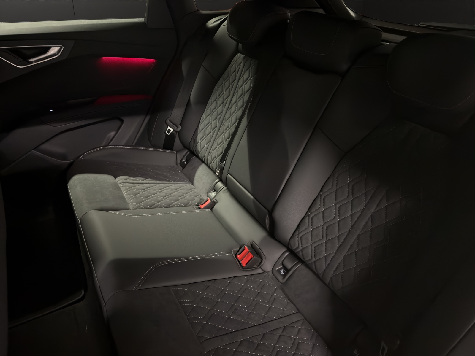 AUDI Q4 e-tron SUV quattro performance-image-10