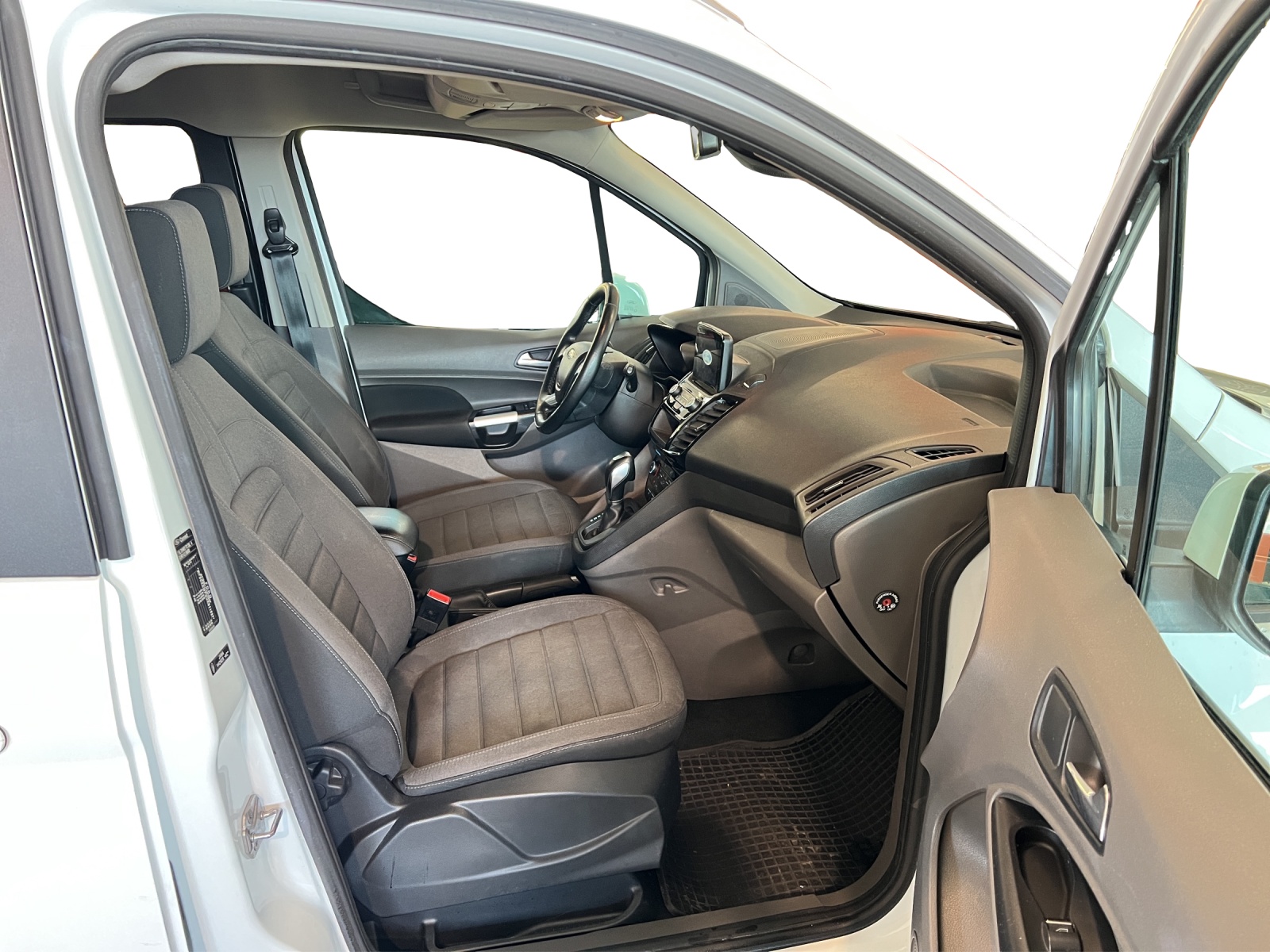 FORD Grand Tourneo Connect 1.5 EcoBlue Titanium-image-6