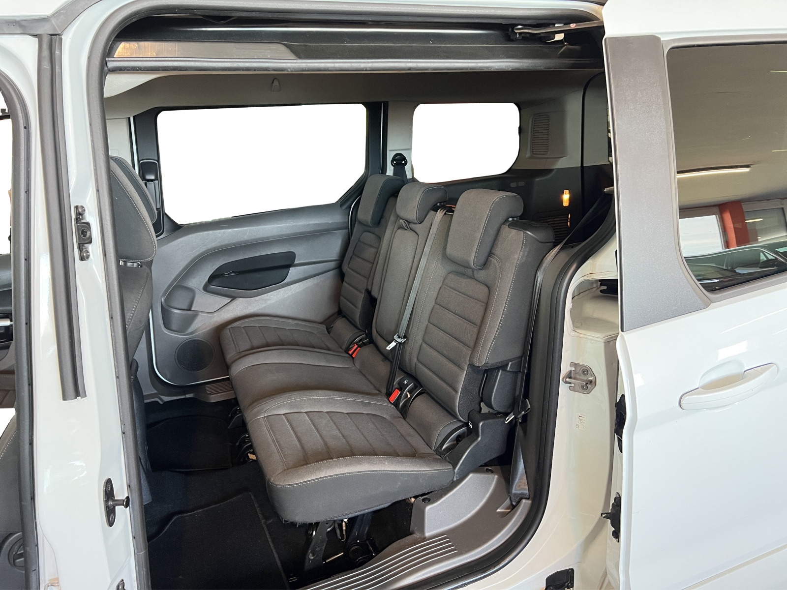 FORD Grand Tourneo Connect 1.5 EcoBlue Titanium-image-10