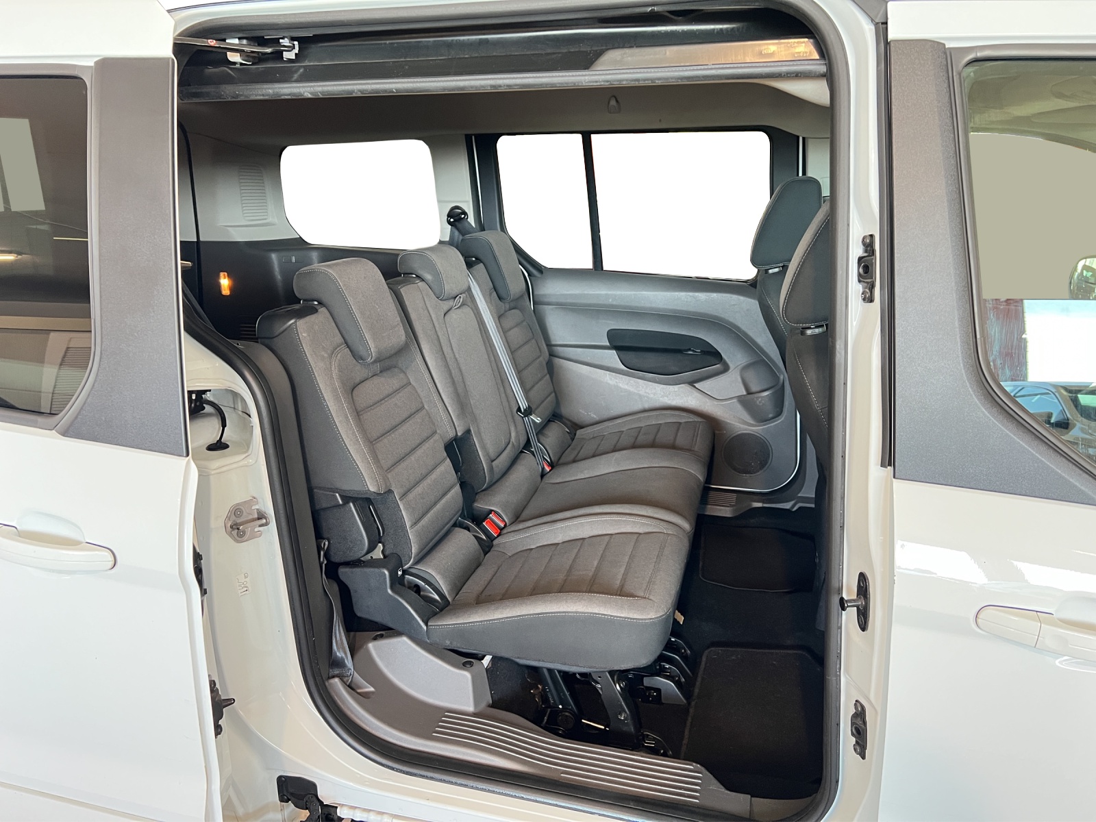 FORD Grand Tourneo Connect 1.5 EcoBlue Titanium-image-7