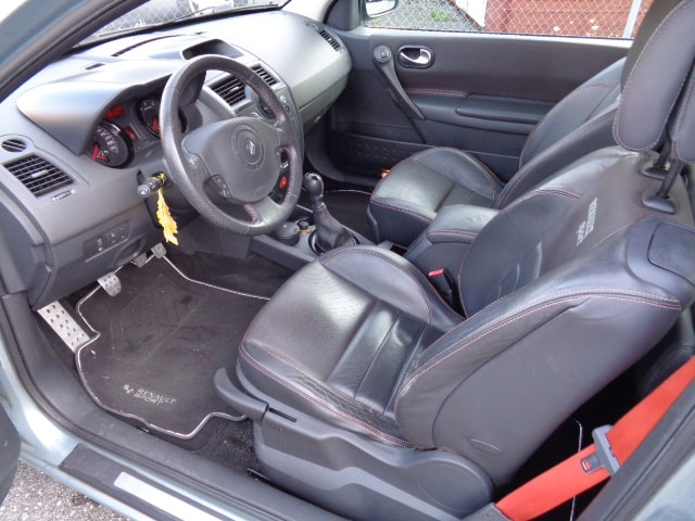 RENAULT Mégane 2.0 16V Turbo Sport-image-9