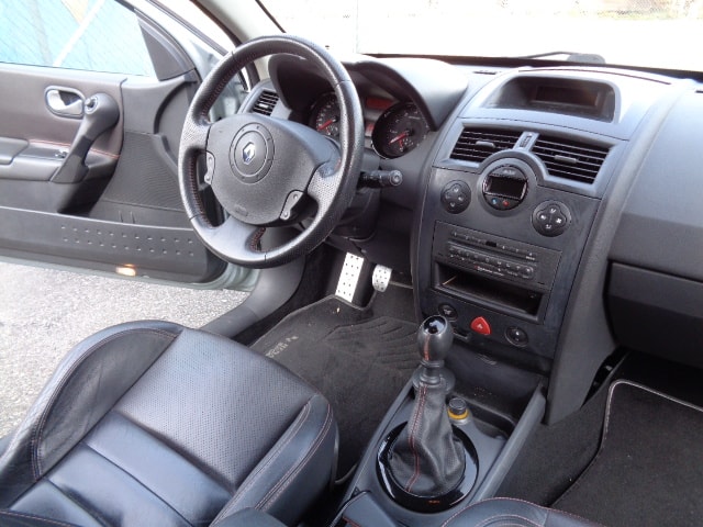 RENAULT Mégane 2.0 16V Turbo Sport-image-12