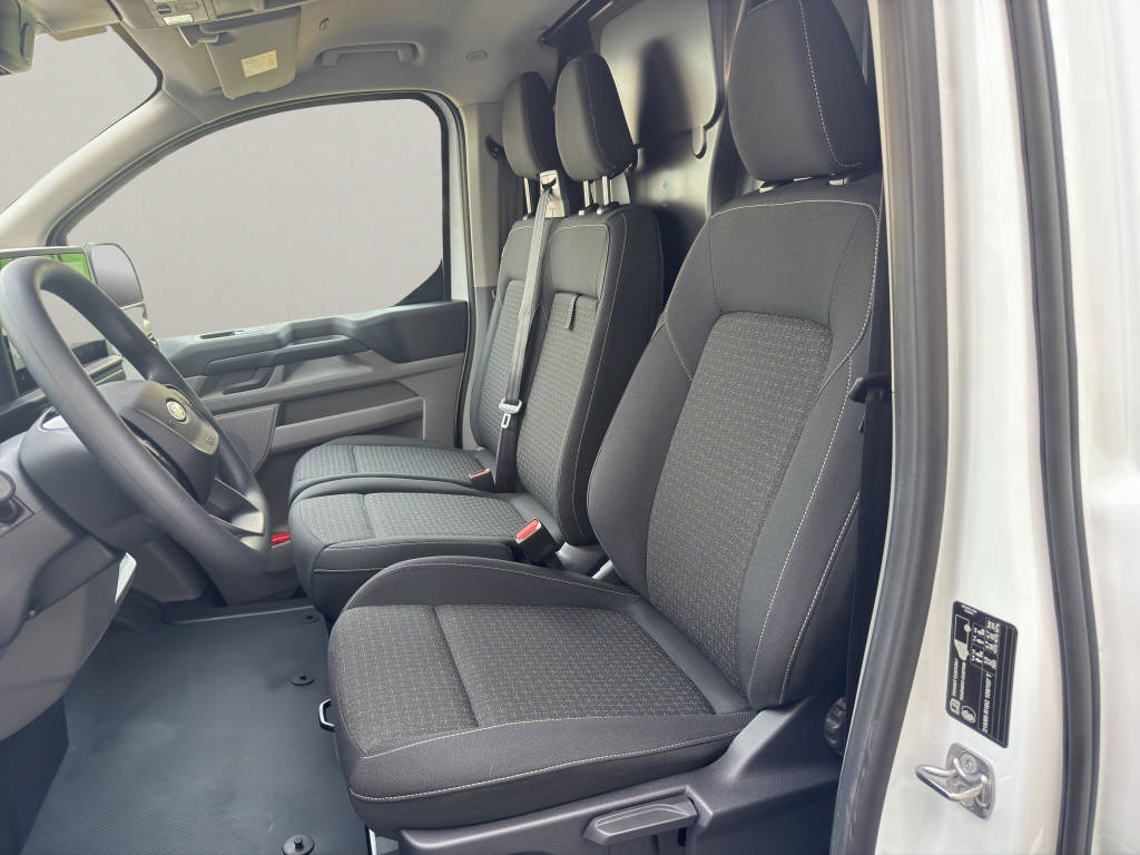 FORD E-Transit C Van 320 L1 Trend 218 PS-image-17