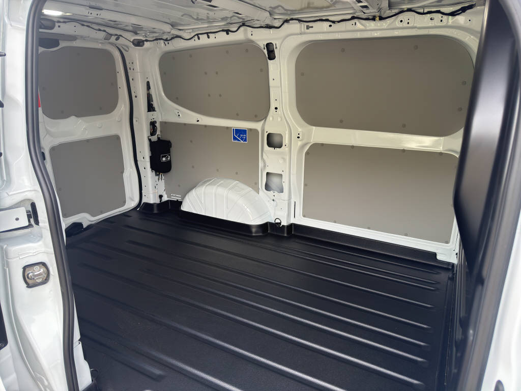 FORD E-Transit C Van 320 L1 Trend 218 PS-image-9