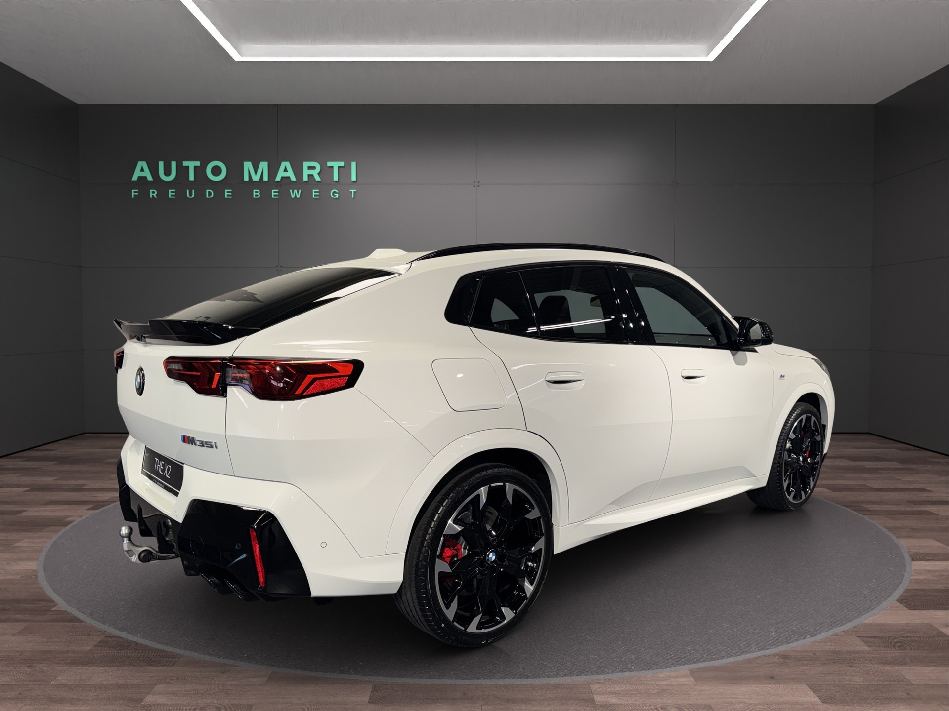 BMW X2 M35i-showroom-element-3