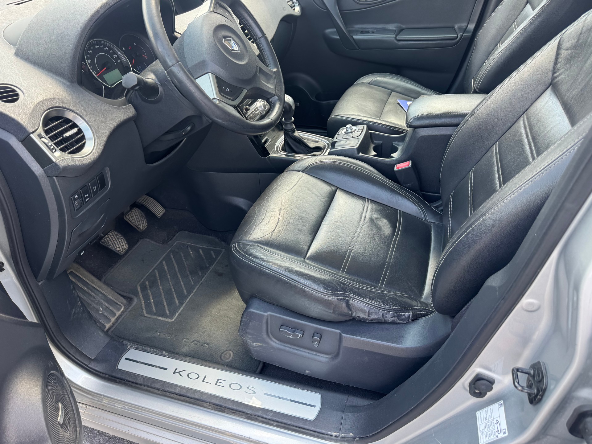 RENAULT Koleos 2.5 Dynamique 4x4-image-9