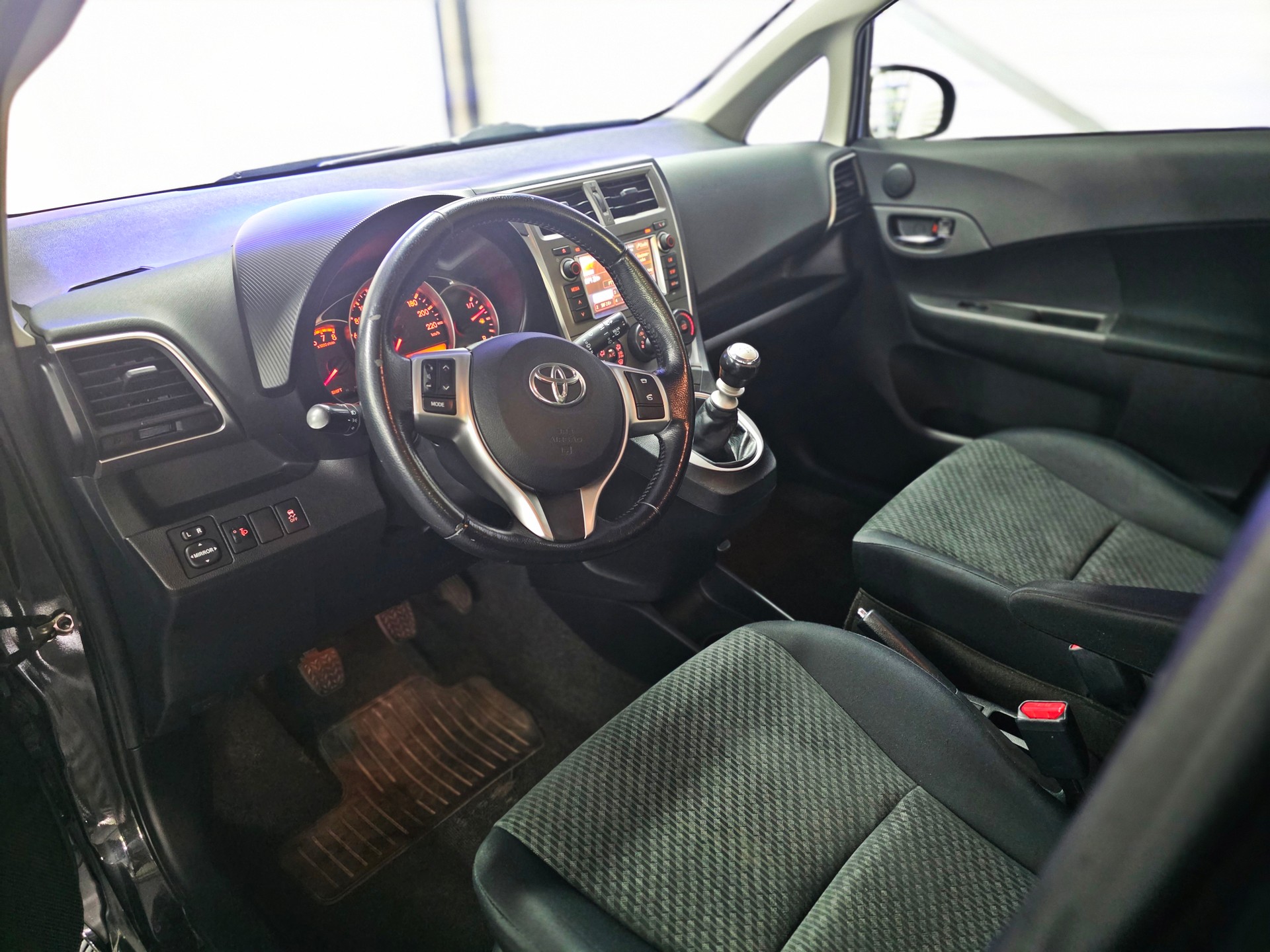 TOYOTA Verso-S 1.33 Linea Terra-image-11