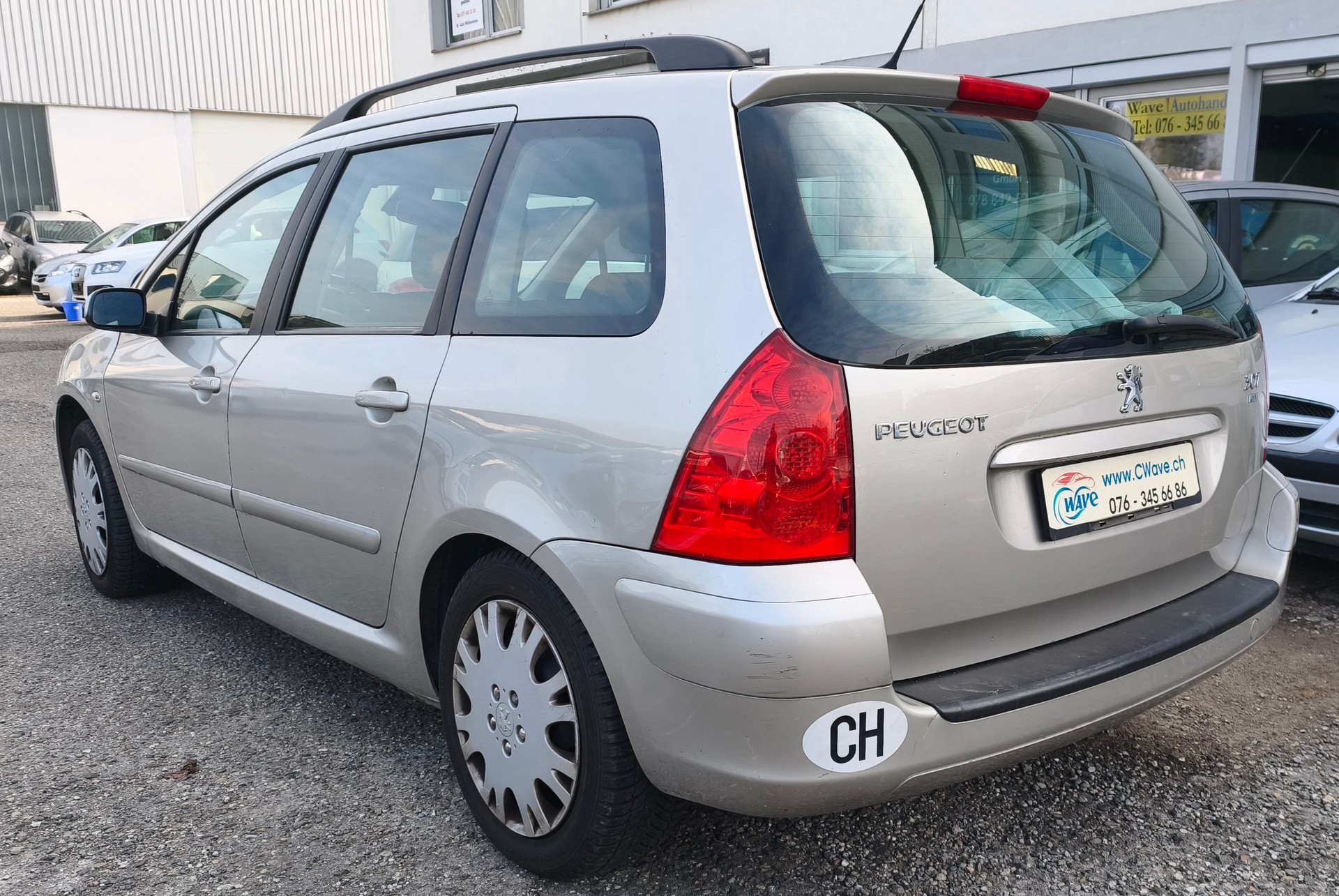 PEUGEOT 307 SW 2.0 HDI Black&Silver Edition-image-5