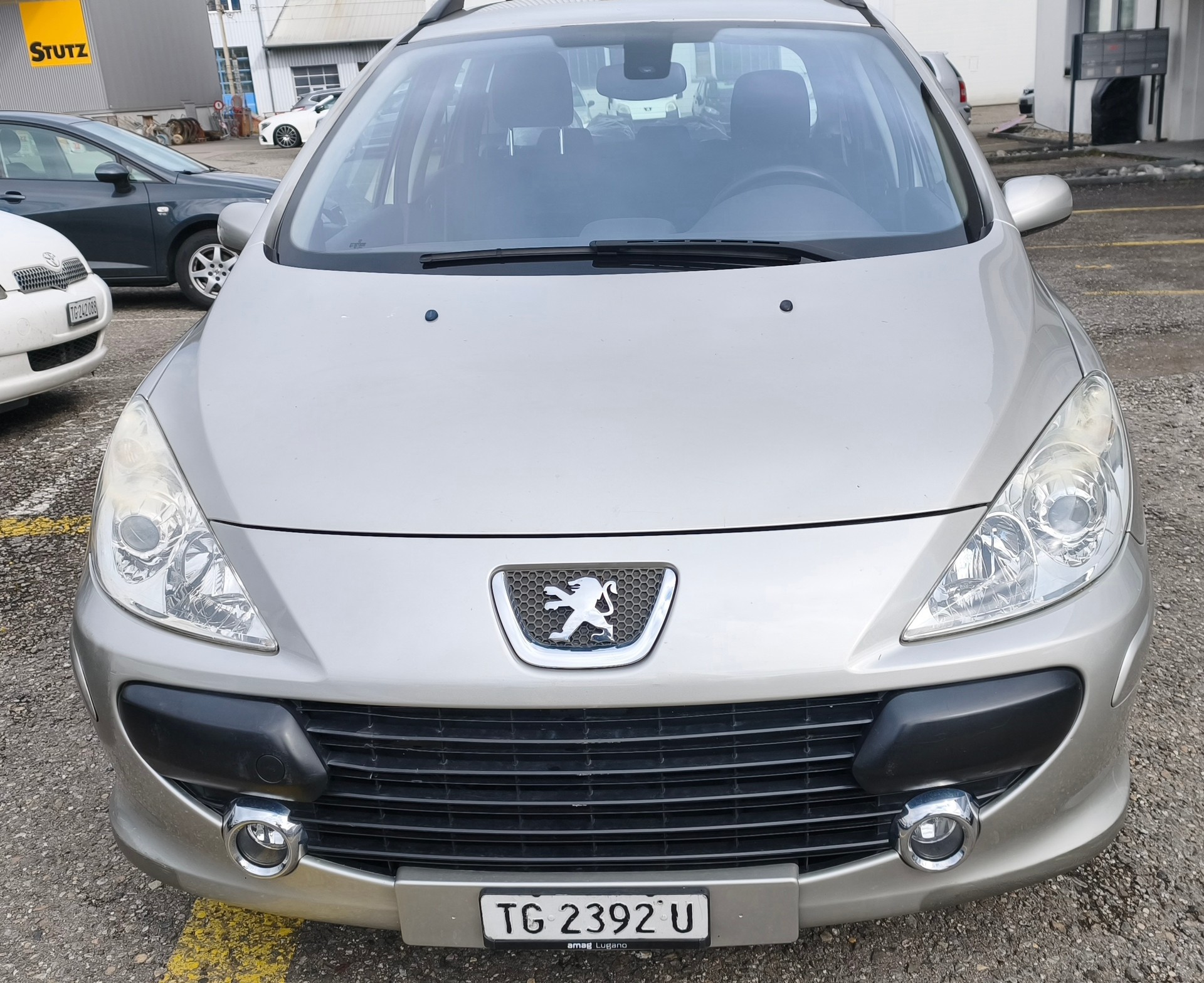 PEUGEOT 307 SW 2.0 HDI Black&Silver Edition-image-0