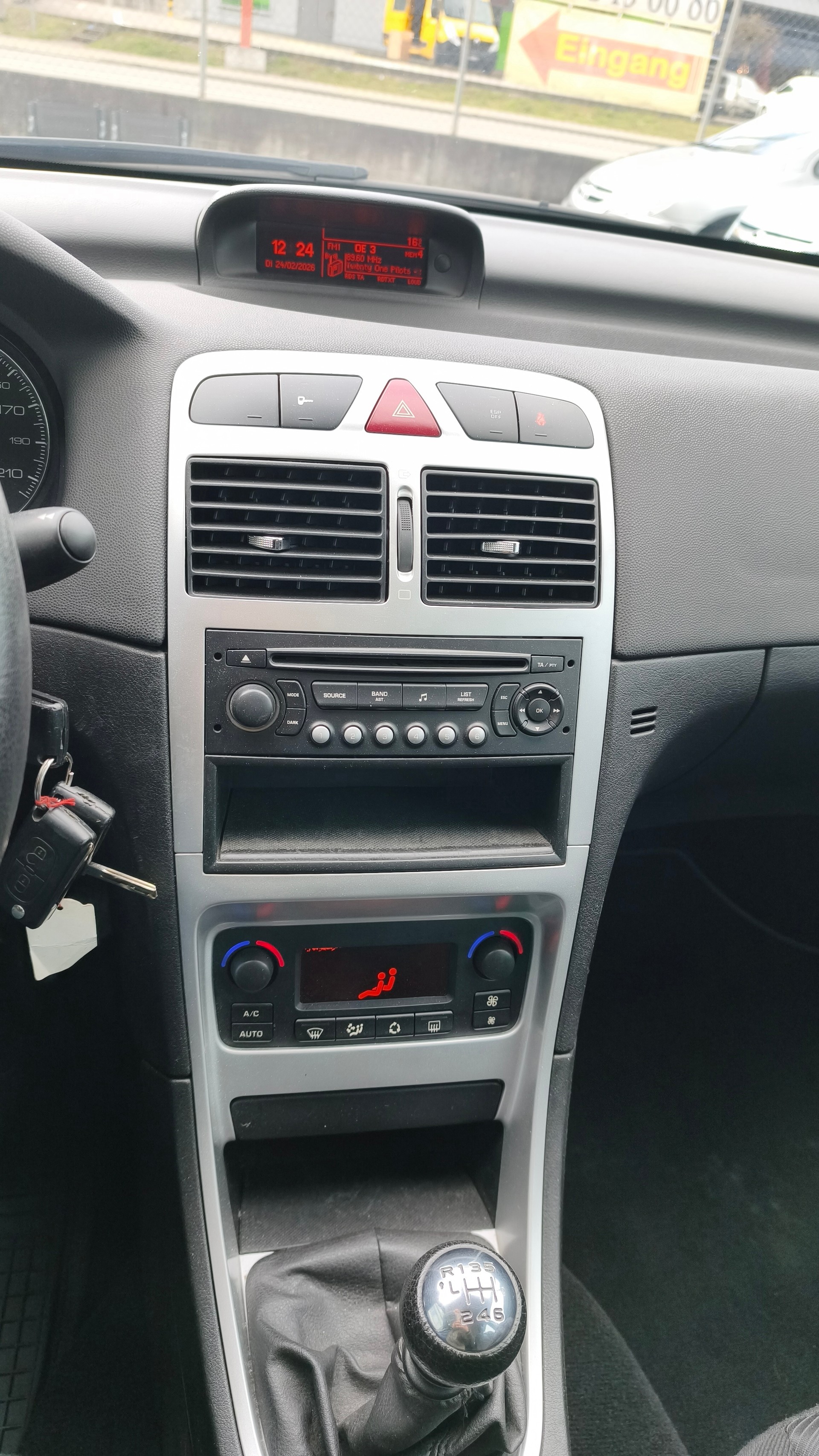 PEUGEOT 307 SW 2.0 HDI Black&Silver Edition-image-11