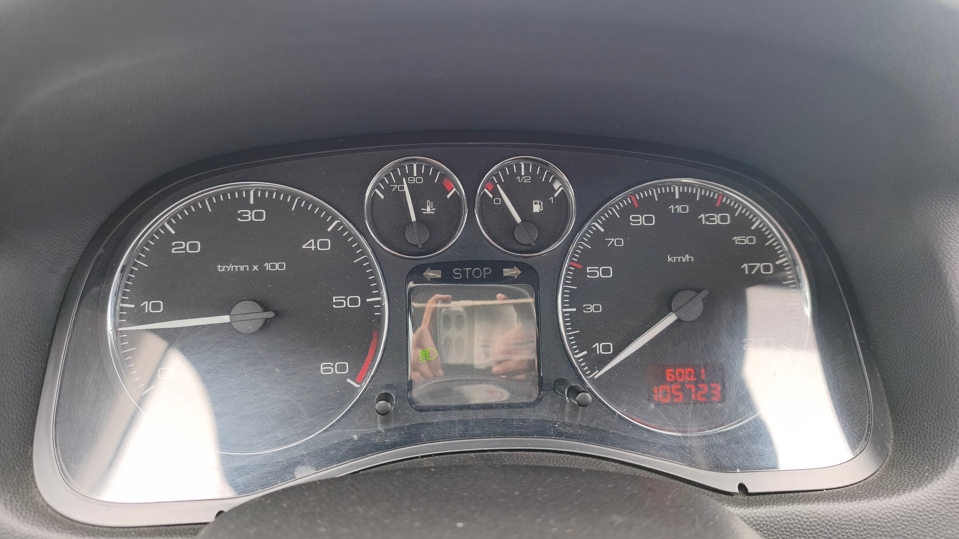 PEUGEOT 307 SW 2.0 HDI Black&Silver Edition-image-12
