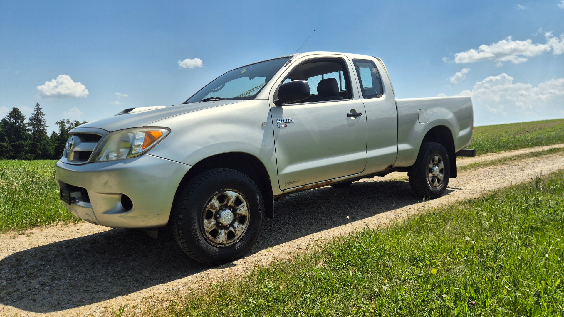 TOYOTA Hilux 4x4 ExtraCab LineaLuna-image-0