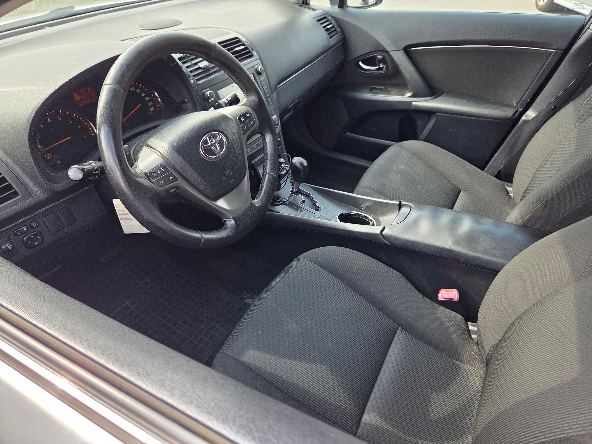 TOYOTA Avensis SW 2.0 Linea Luna Multidrive-image-4