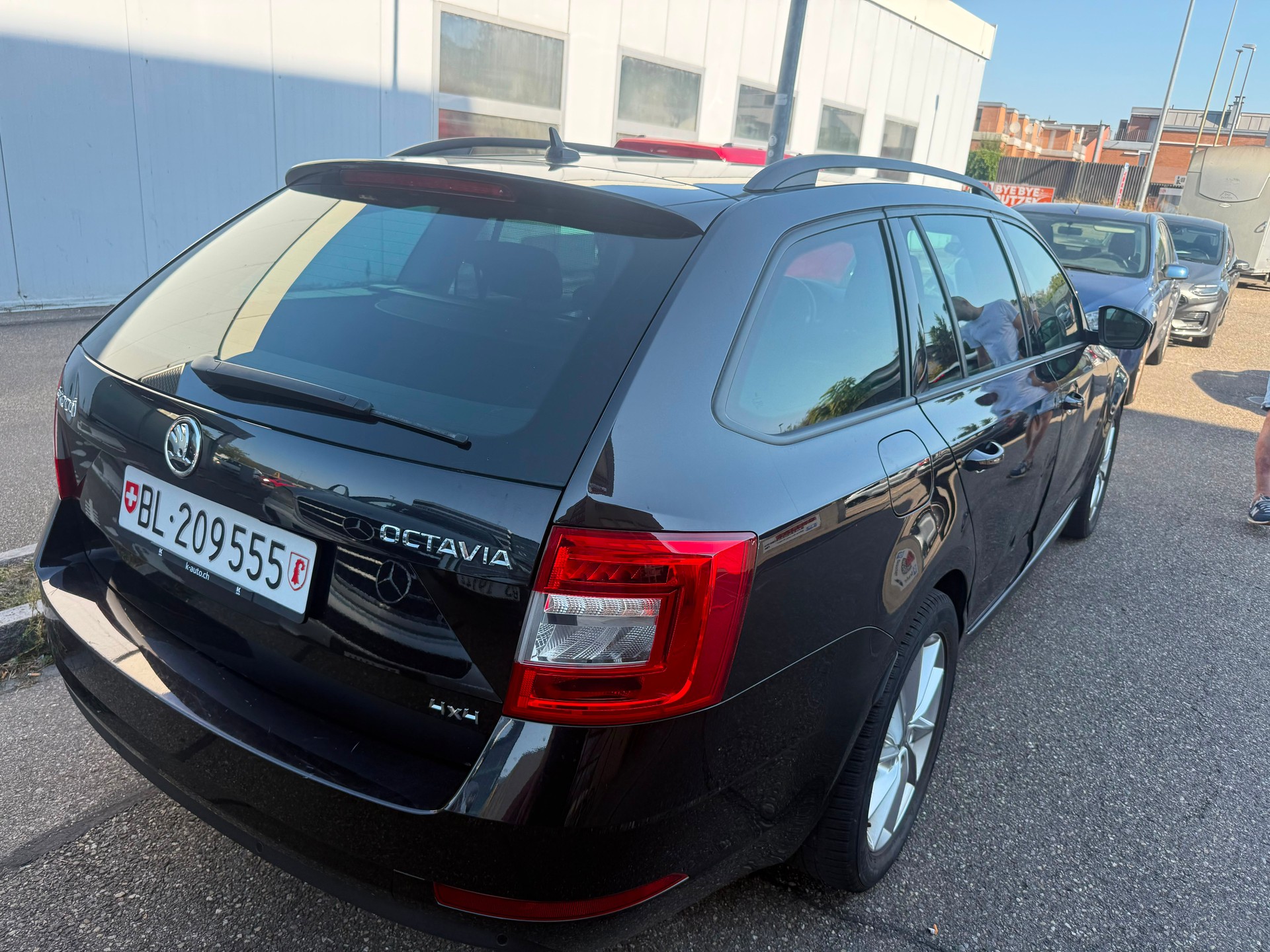 SKODA Octavia Combi 2.0 TDI Ambition 4x4-image-4