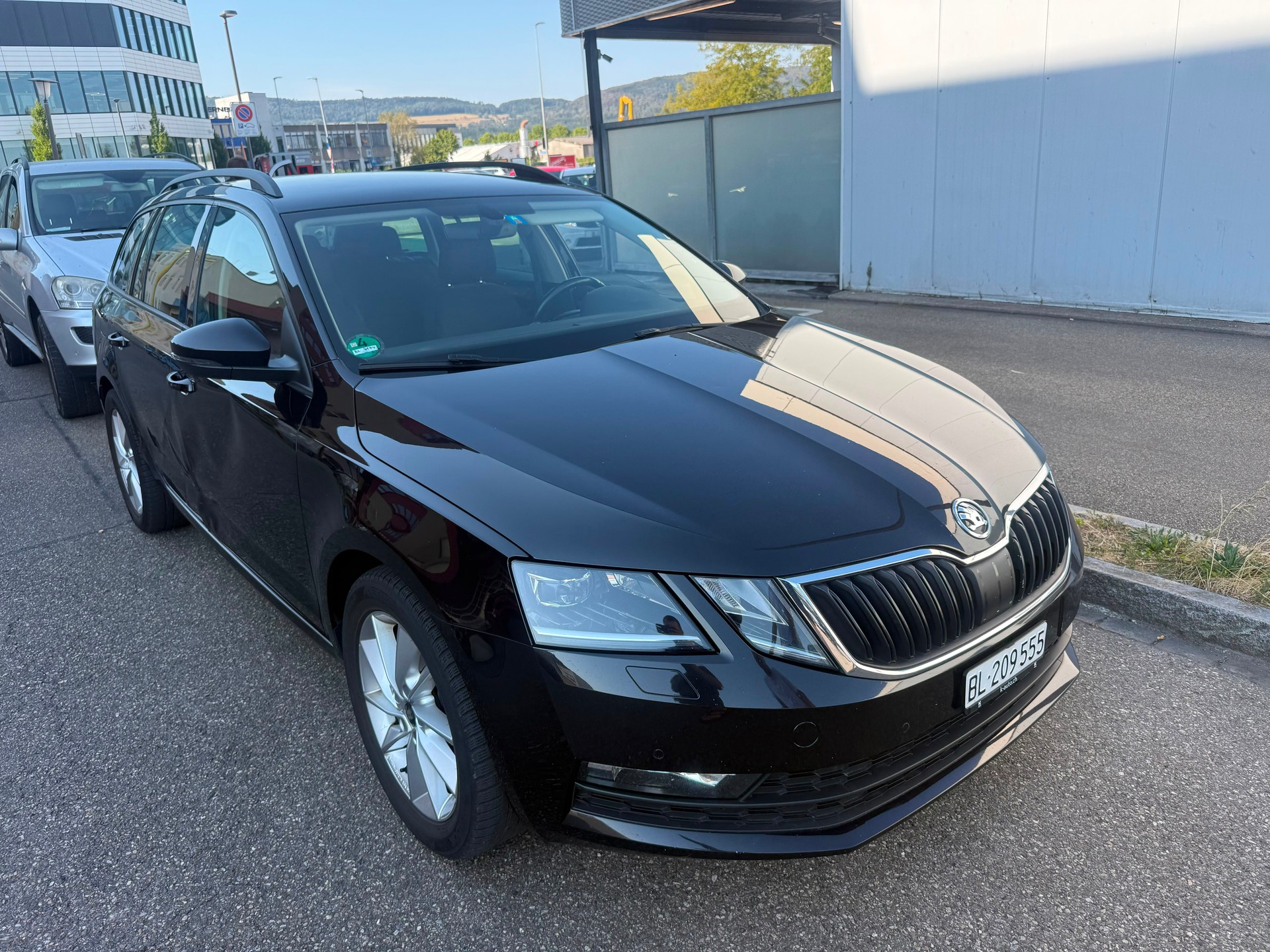 SKODA Octavia Combi 2.0 TDI Ambition 4x4-image-1