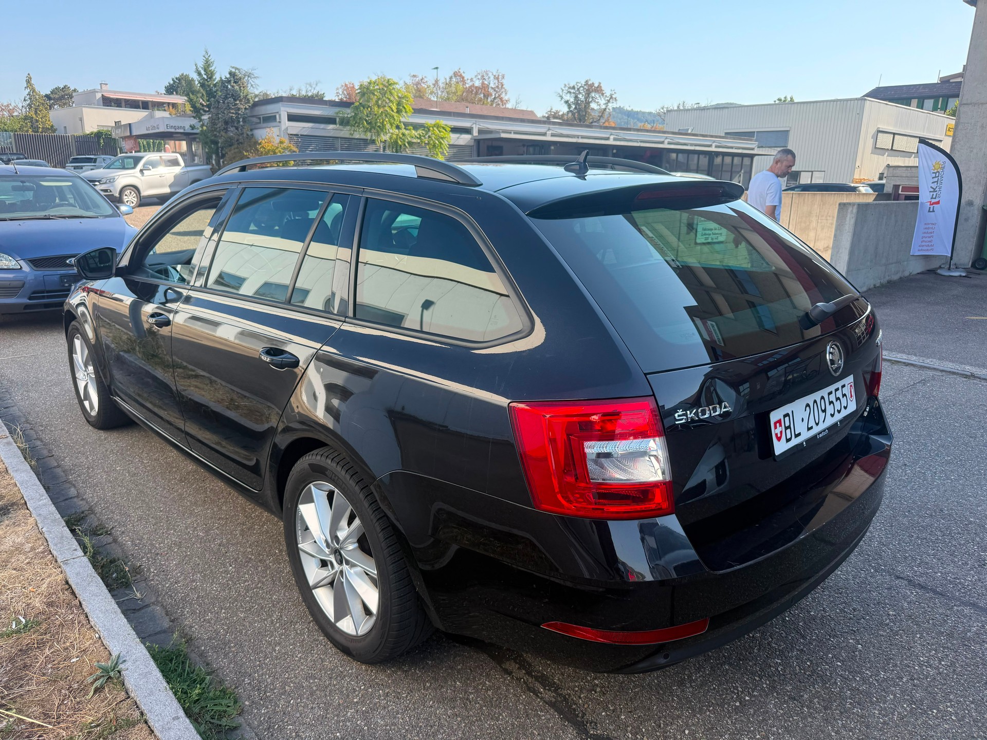SKODA Octavia Combi 2.0 TDI Ambition 4x4-image-2
