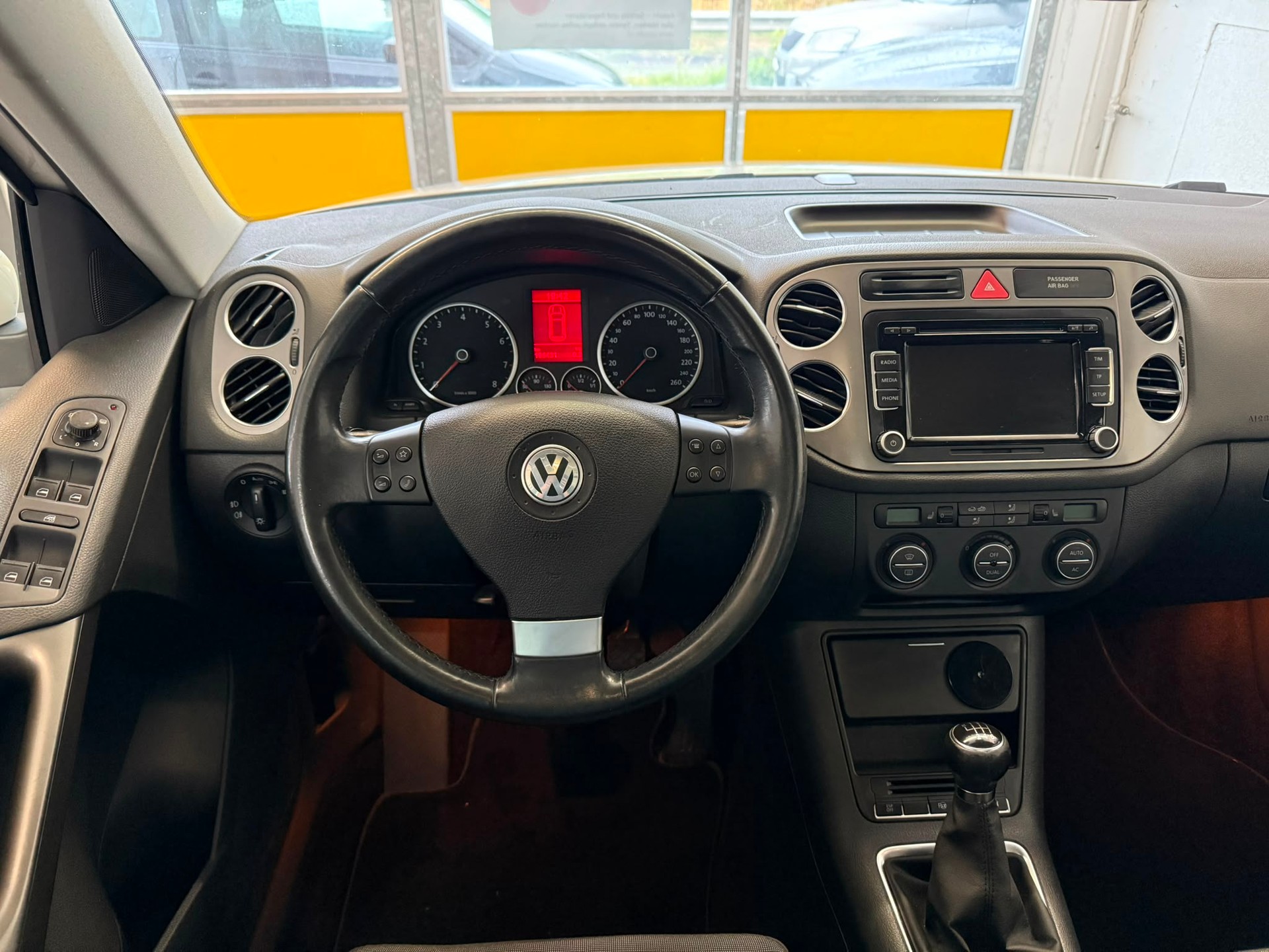 VW Tiguan 2.0 TSI Sport&Style Tiptronic-image-6