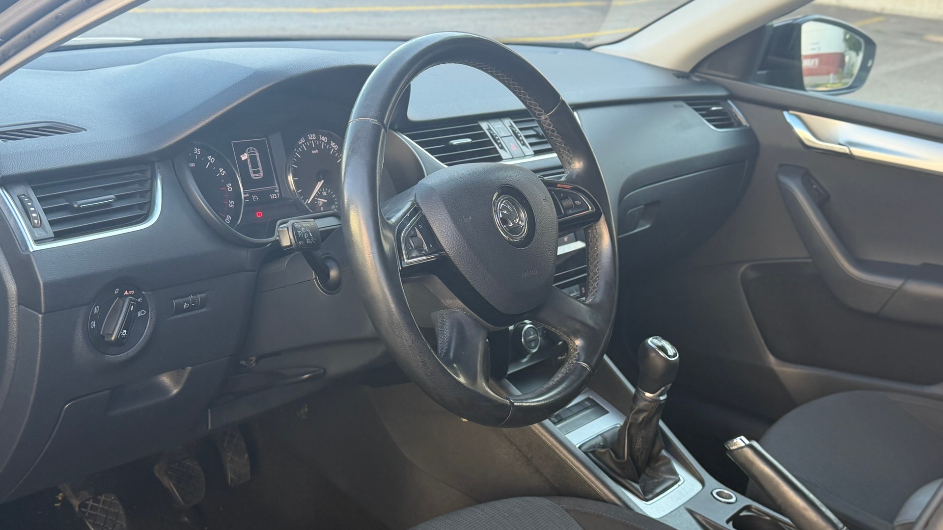 SKODA Octavia Combi 2.0 TDI Fresh 4x4-image-8