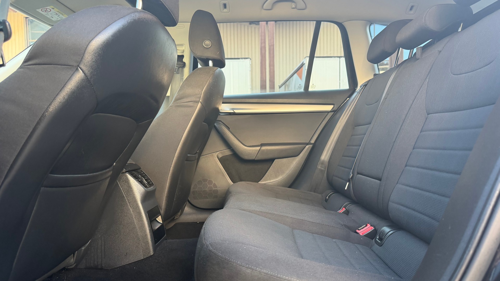 SKODA Octavia Combi 2.0 TDI Fresh 4x4-image-9