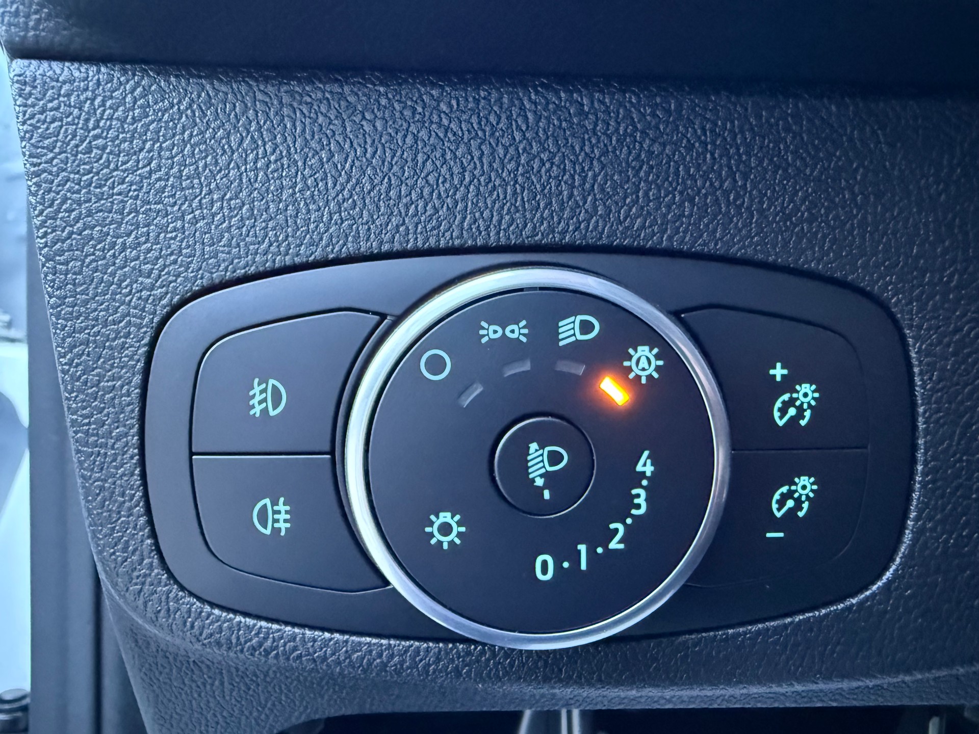 FORD Focus 1.5 TDCi Cool Connect Automatic-image-18