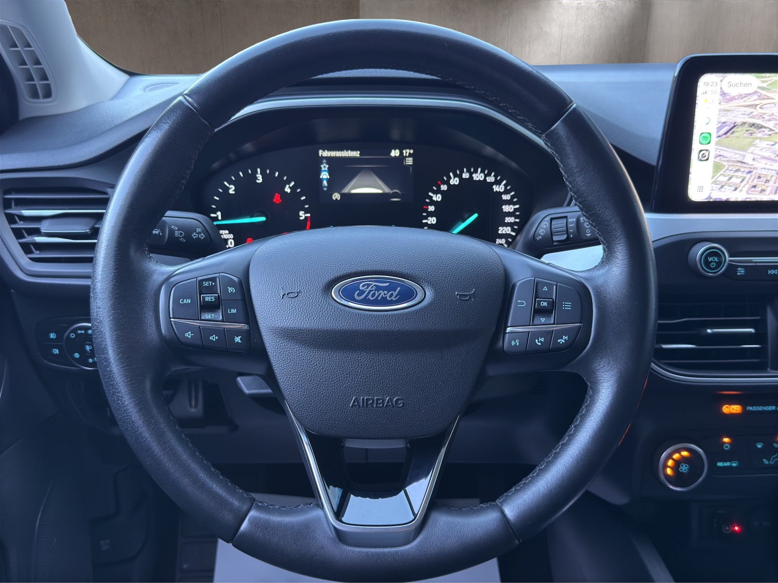 FORD Focus 1.5 TDCi Cool Connect Automatic-image-9