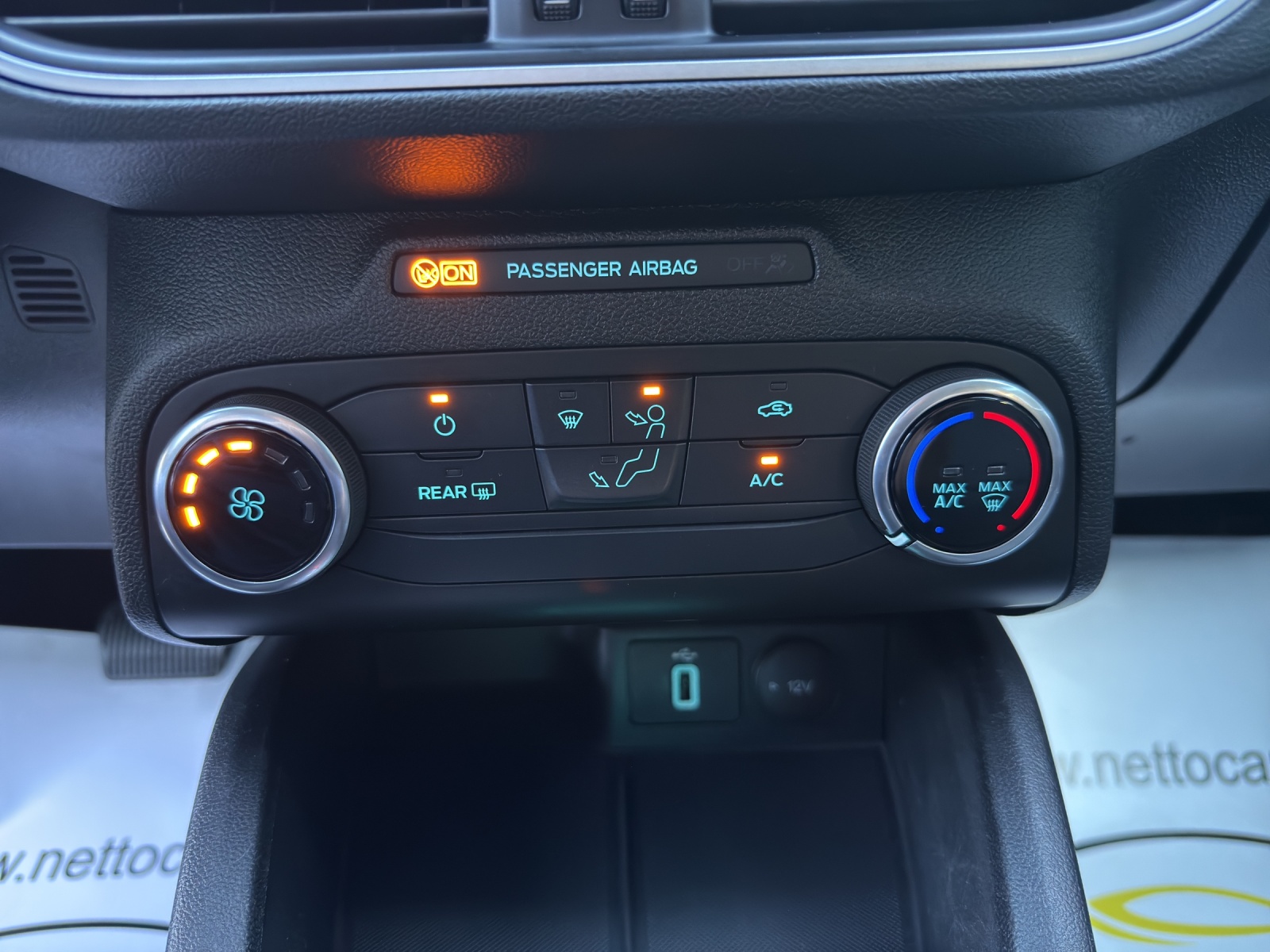 FORD Focus 1.5 TDCi Cool Connect Automatic-image-14