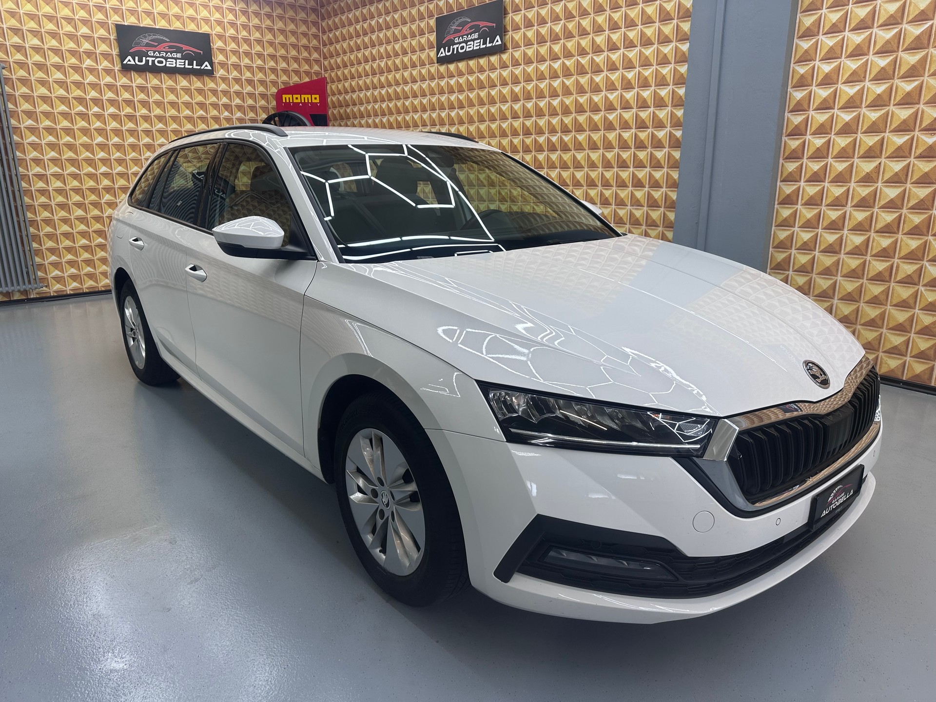 SKODA Octavia Combi 1.5 TSI mHEV DSG Ambition-image-2