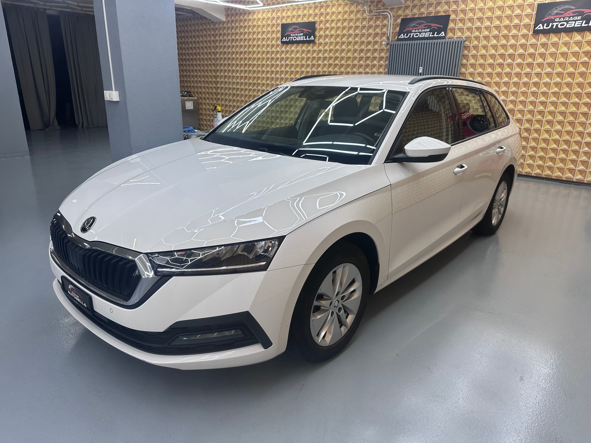 SKODA Octavia Combi 1.5 TSI mHEV DSG Ambition-image-1