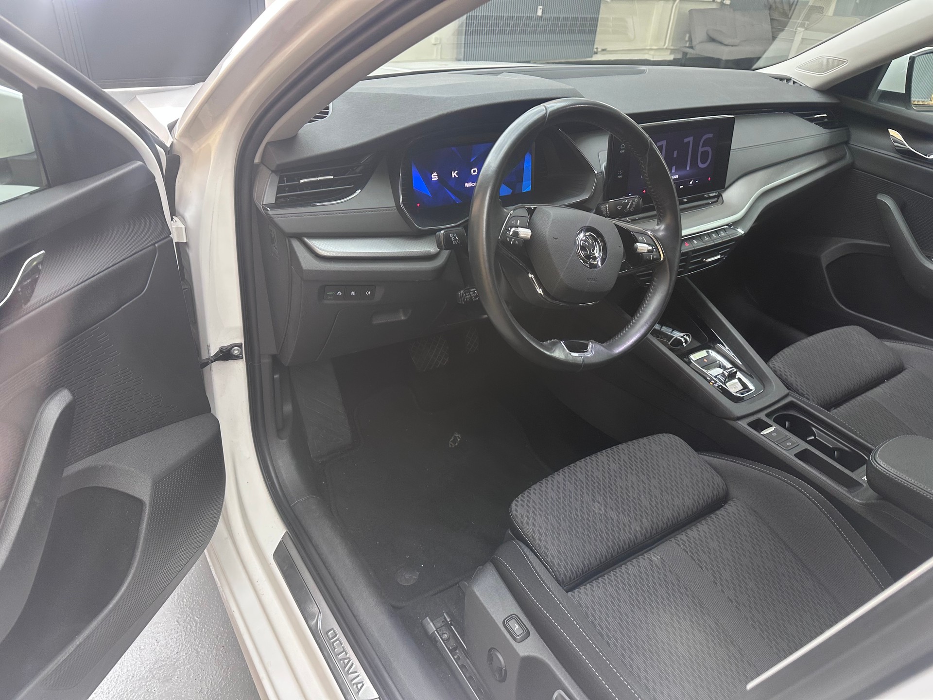 SKODA Octavia Combi 1.5 TSI mHEV DSG Ambition-image-5
