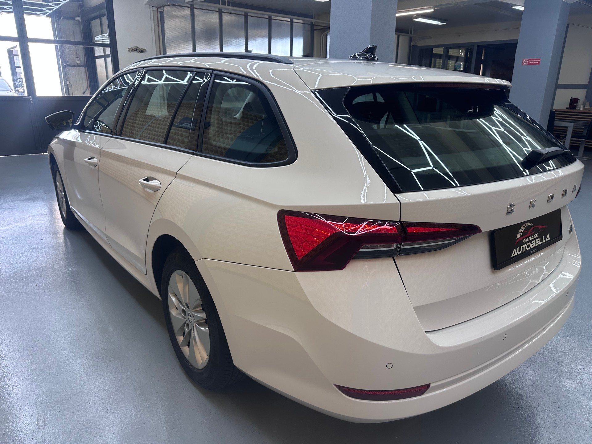 SKODA Octavia Combi 1.5 TSI mHEV DSG Ambition-image-6