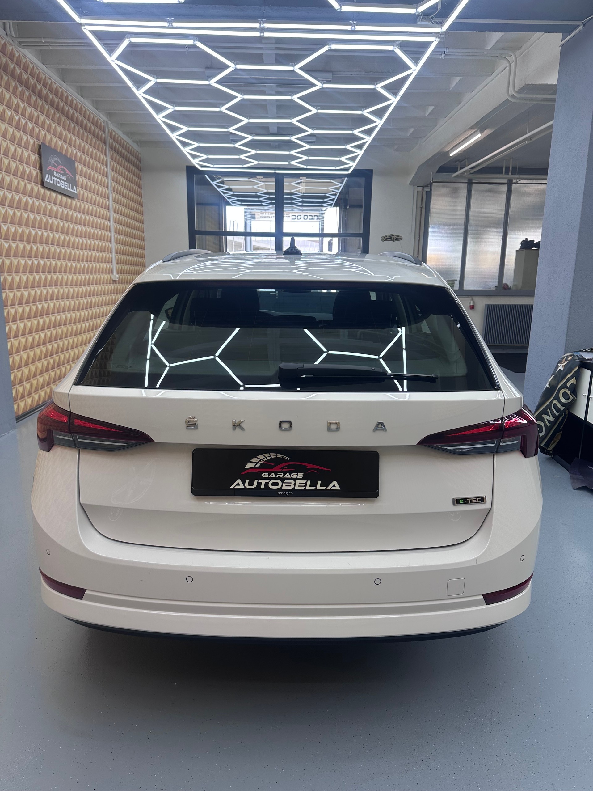 SKODA Octavia Combi 1.5 TSI mHEV DSG Ambition-image-4